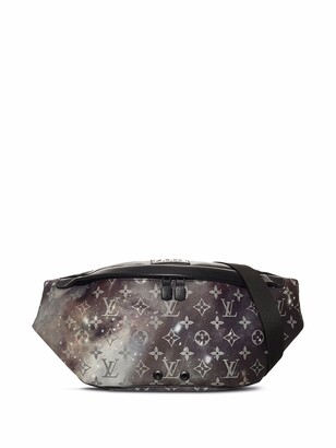 Louis Vuitton 2019 pre-owned Monogram Eclipse Discovery Belt Bag - Farfetch