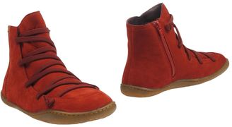 camper right ankle boots