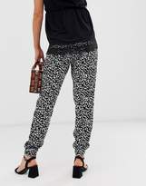 Thumbnail for your product : New Look Maternity printed jogger in black pattern