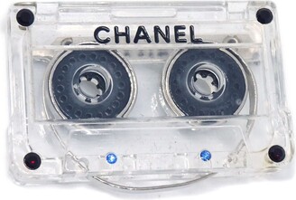CHANEL Pre-Owned 2004 Logo Cassette Tape Brooch - Farfetch