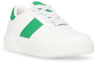 eager sneaker steve madden