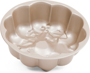 TJMAXX 9In Figural Wreath Pan