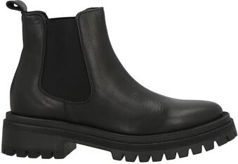 Loretta Pettinari Woman Ankle boots
