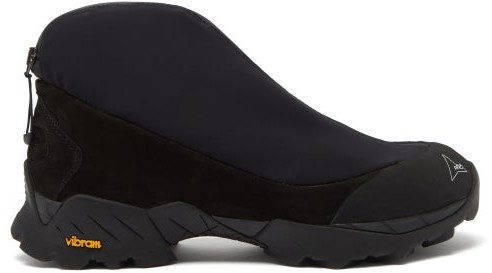 black zip up trainers