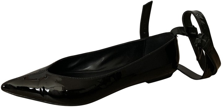 anne klein black patent leather flats