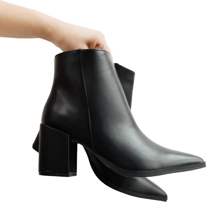 Qupid Women's Amari Ankle Boots In Black