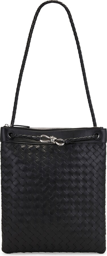 Bottega Veneta Flat Andiamo Messenger Avenue Stitch in Black
