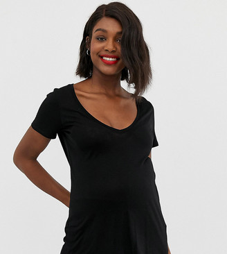 Asos DESIGN Maternity v-neck t-shirt with short sleeves in black Asos DESIGN Maternity v-neck t-shirt with short sleeves in black