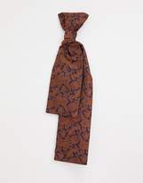 Thumbnail for your product : Twisted Tailor dress scarf in navy with gold paisley jacquard