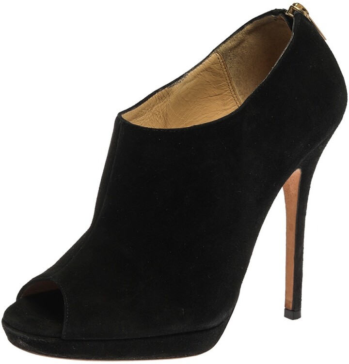 black closed toe booties