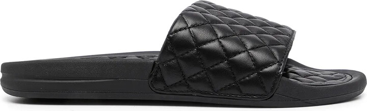 apl quilted slides