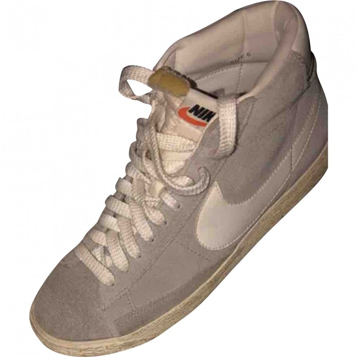 nike velvet trainers