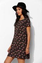 Thumbnail for your product : Urban Outfitters Pins And Needles 3/4 Sleeve Shift Dress