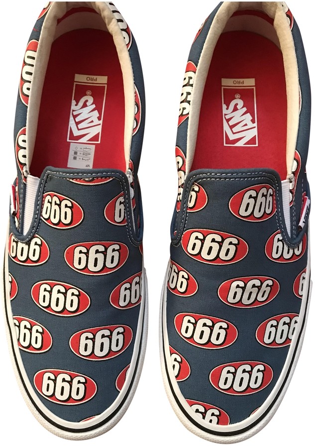 supreme slip on sandals