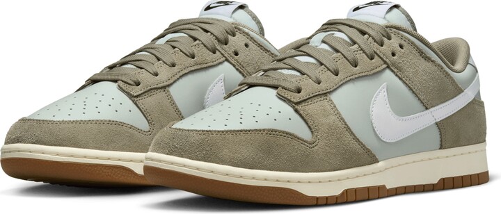 Dunk Low SE Basketball Sneaker