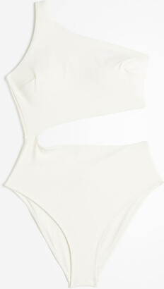 One-piece Swimwear With Removable Padding