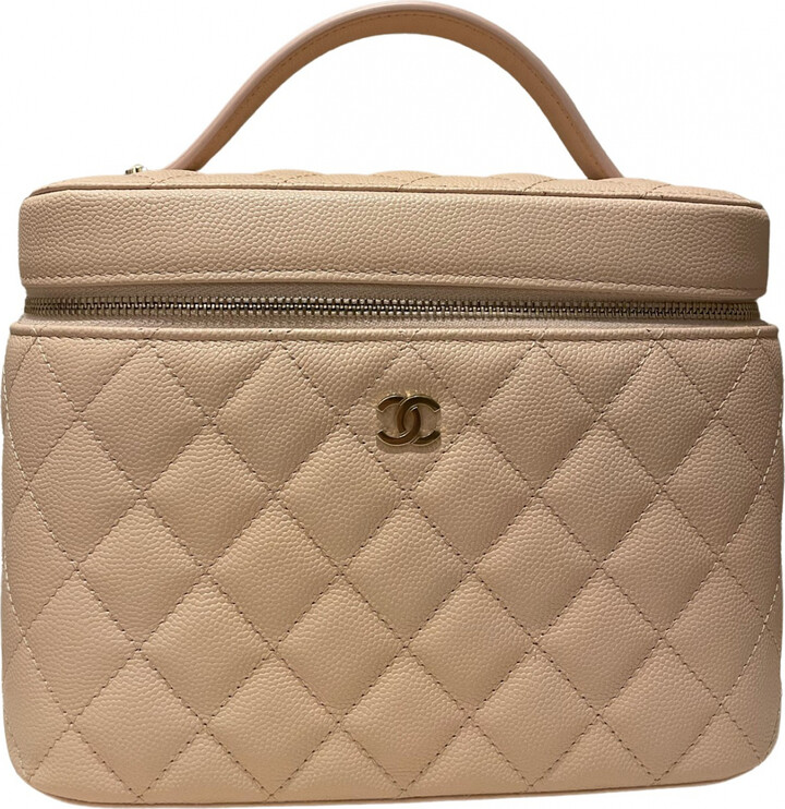 Chanel Leather vanity case - ShopStyle Makeup & Travel Bags