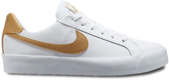 nike court royale hervis