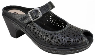 white mountain clogs