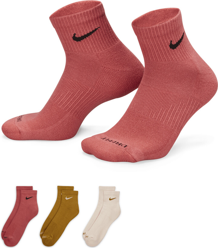 Nike Men's Everyday Plus Cushioned Training Ankle Socks (3 Pairs