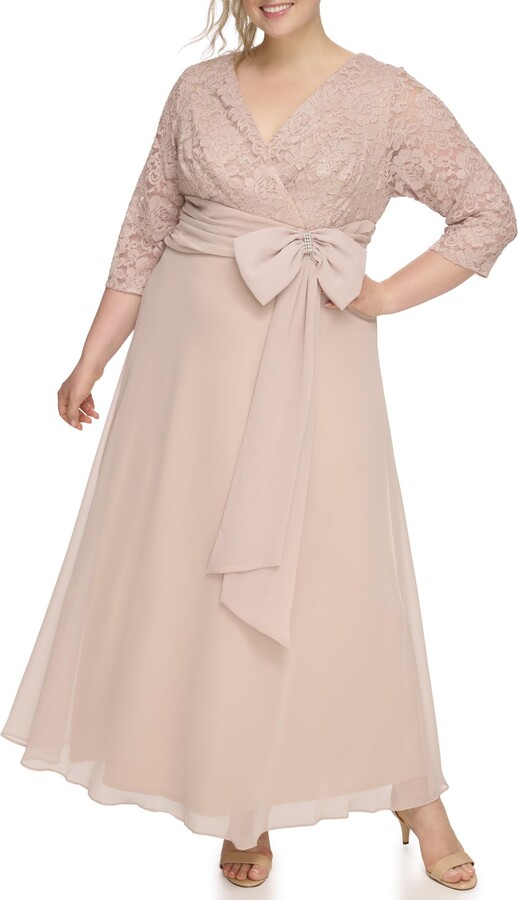 Jessica Howard Women's Lace 3/4 Sleeve V-Neck Maxi Gown – Special