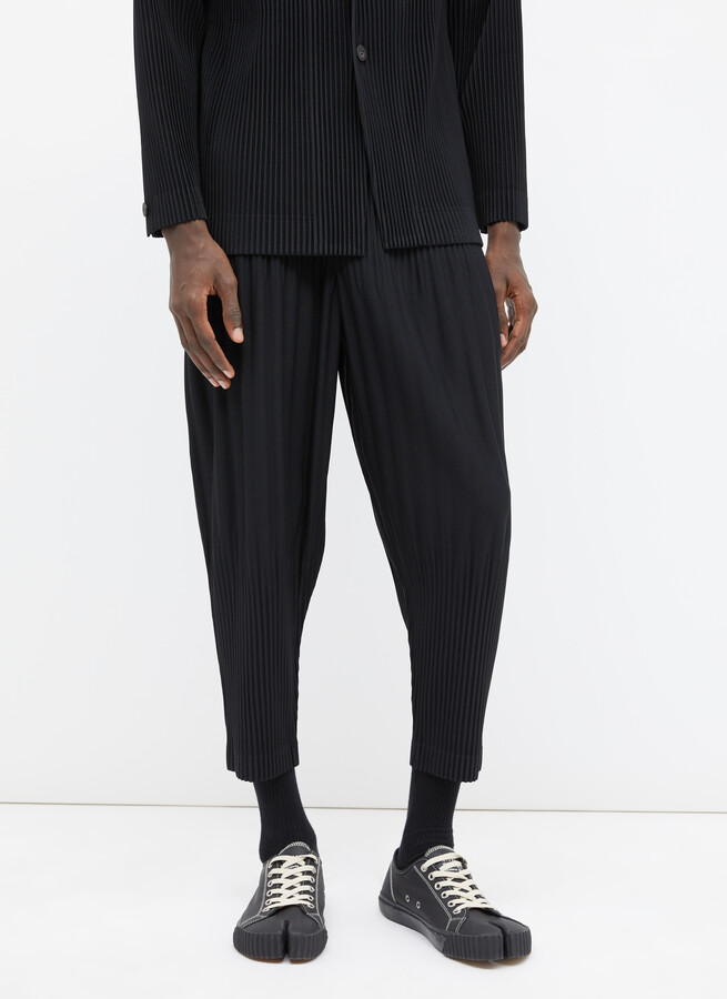 Issey Miyake // Black Pleated Tapered Trouser – VSP Consignment