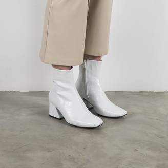 Unreal Fields Doric - White Leather Square Toe Boots