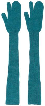 Maison Margiela 'Tabi' long mittens