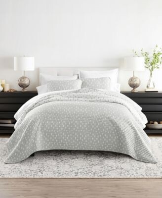 IENJOY HOME Painted Dots Reversible Lightweight Quilt Sets