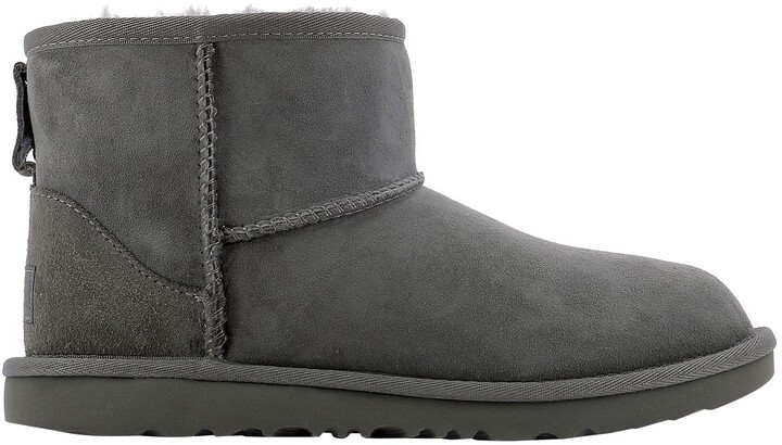 gray boy uggs