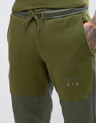 Nike Air Joggers In Tapered Fit In Green 832152-331