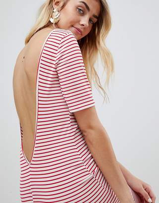 PrettyLittleThing exclusive striped low back t-shirt dress