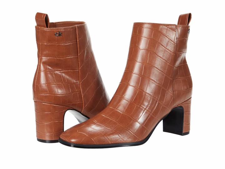 2.5 inch heel booties