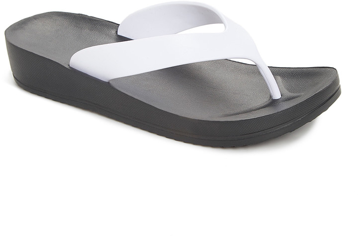 byyb elara wedge flip flop