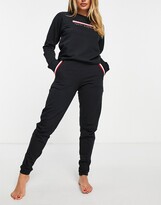 Thumbnail for your product : Tommy Hilfiger logo jogger in black - BLACK - BLACK