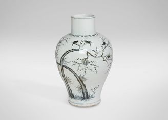 Ethan Allen Magpie Vase
