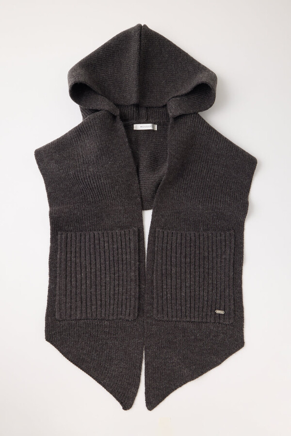 Hooded Pocket Scarf