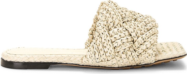 Bottega Veneta Lido Flat Sandal in Neutral