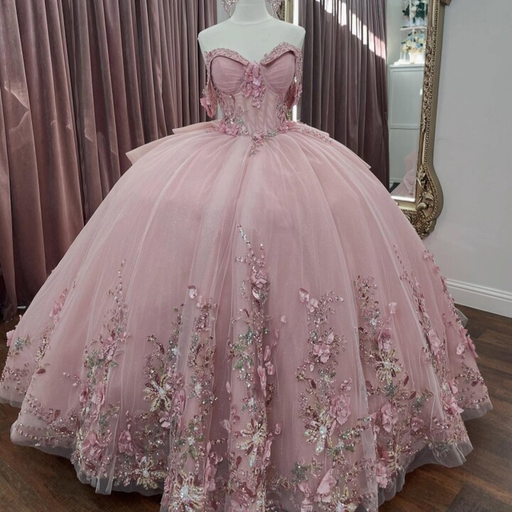 spraying Pink Shiny Quinceanera Dresses Ball Gown Off The Shoulder Sequin Applique Flower Beading Crystal Tull Sweet 16 Dress Vestidos 15