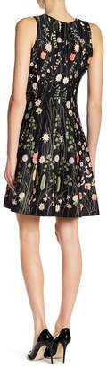 Gabby Skye Sleeveless Floral Print Dress
