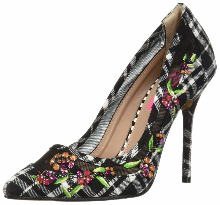 betsey johnson pumps