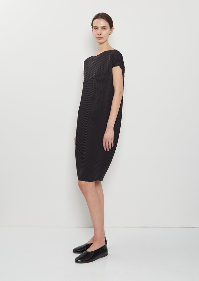 Issey Miyake Plaster Pleats Solid Dress