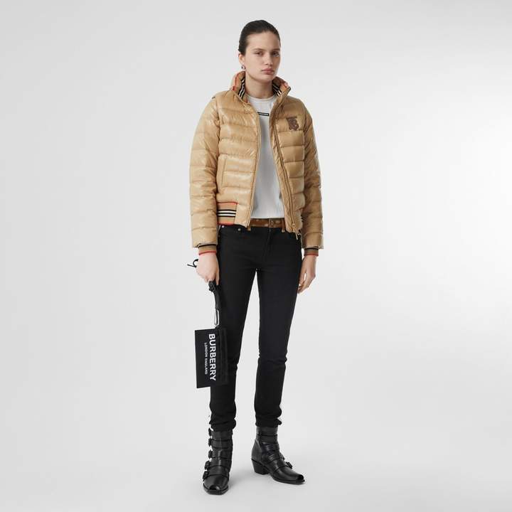 detachable sleeve icon stripe detail puffer jacket