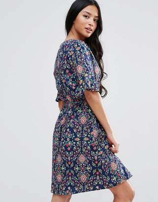 Yumi Petite Printed Dress With Frill Sleeves