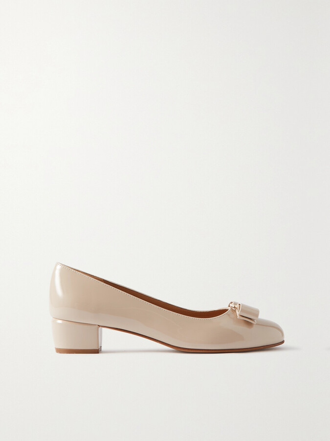Ferragamo Vara Patent-leather Pumps - Off-white