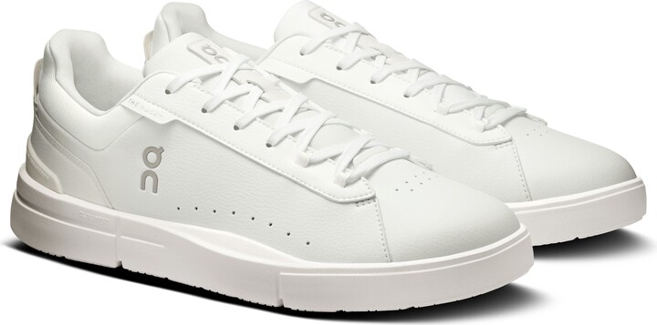 On THE ROGER Advantage Tennis Sneaker