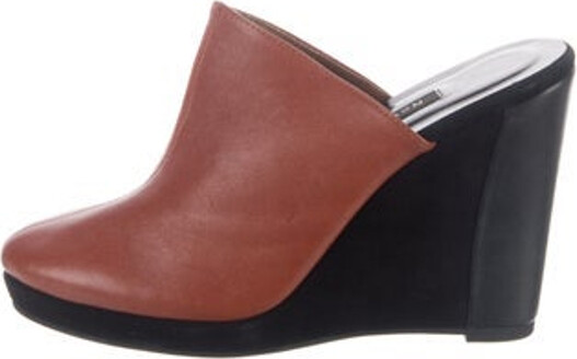 Newbar K Leather Mules Black & Brown Round-Toes Platform Includes Dust Bag Unfortunately, due to restrictions, this item may not be eligible for shipping in all areas. | NewbarK Leather Mules in Black/Brown, Women's 8