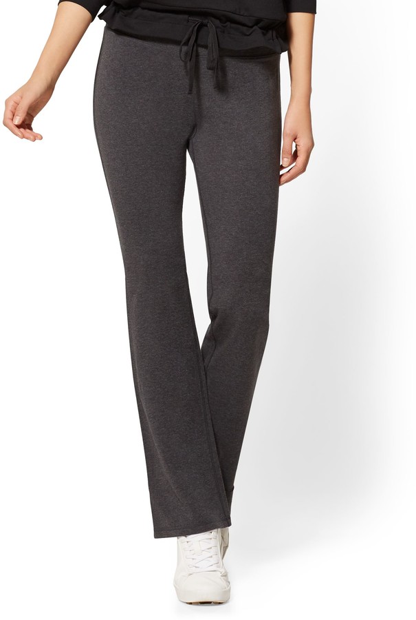 bootcut yoga pants outfit