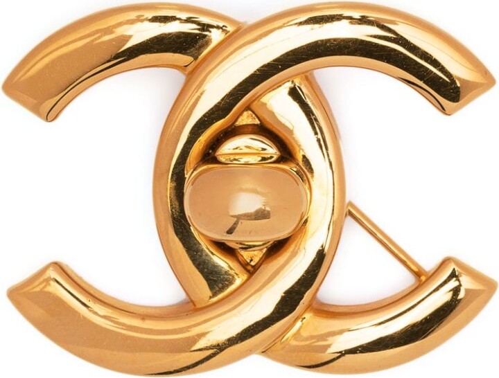 Pre-owned Chanel Gold 'cc' Turnlock Pin Medium