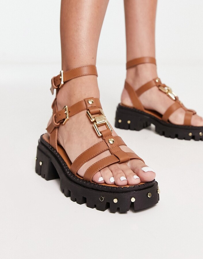 chunky strappy sandals for black hippie outfit ideas 